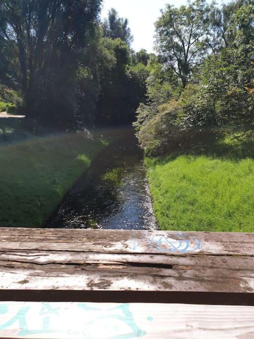 Gemuetliches Am Bach Nahe Bus Und Bahn Appartement